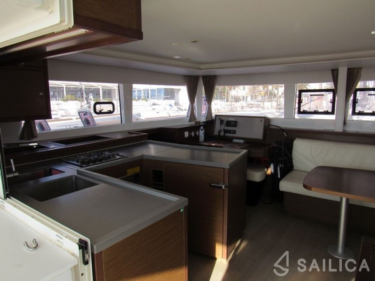 Lagoon 450 S - 4 + 2 cab. - Yacht Charter Sailica