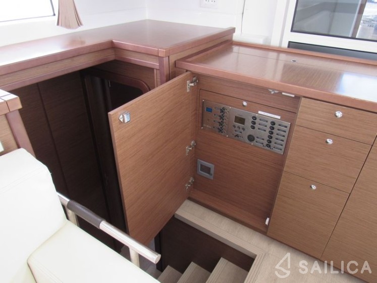 Lagoon 450 S - 4 + 2 cab. - Yacht Charter Sailica