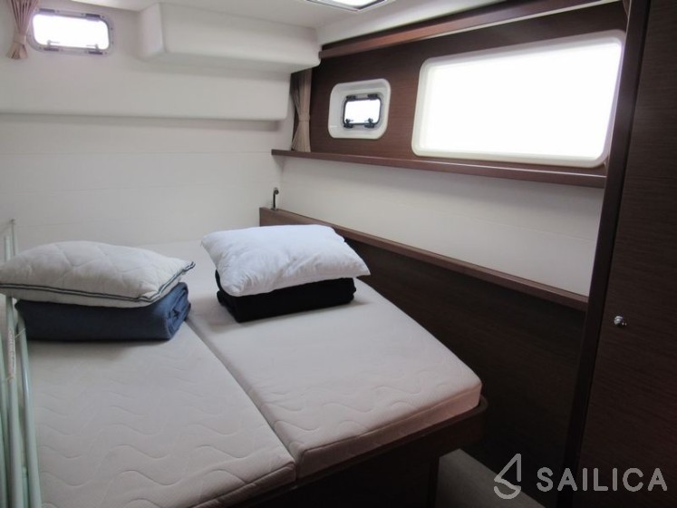 Lagoon 450 S - 4 + 2 cab. - Yacht Charter Sailica