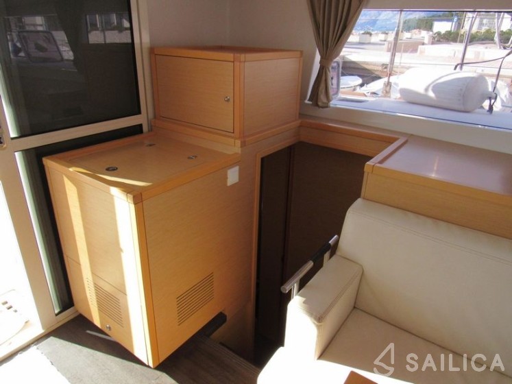 Lagoon 400 S2 - Yacht Charter Sailica