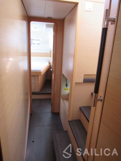 Lagoon 400 S2 - Yacht Charter Sailica