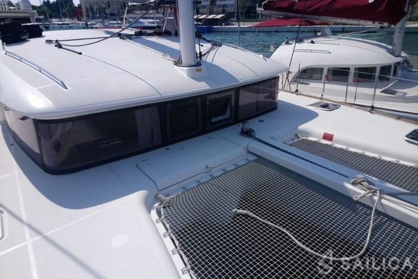 Lagoon 400 S2 - Yacht Charter Sailica