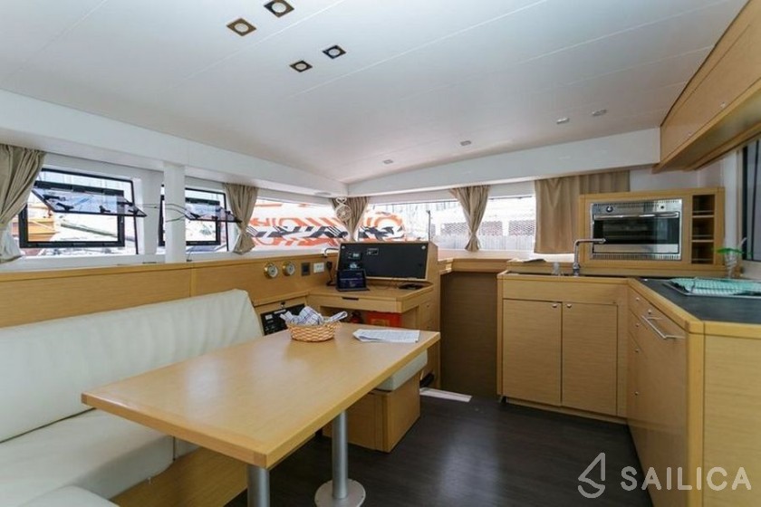 Lagoon 400 S2 - Yacht Charter Sailica