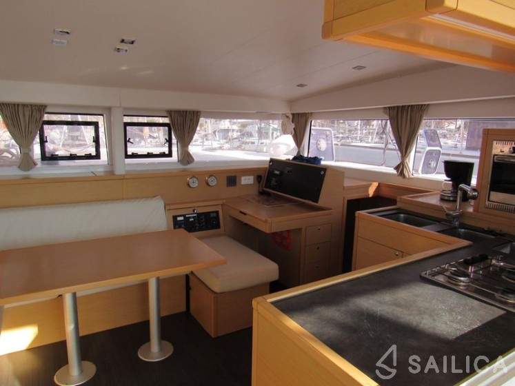 Lagoon 400 S2 - Yacht Charter Sailica