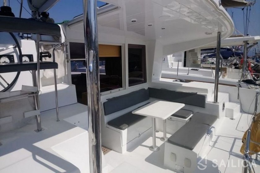 Lagoon 400 S2 - Yacht Charter Sailica