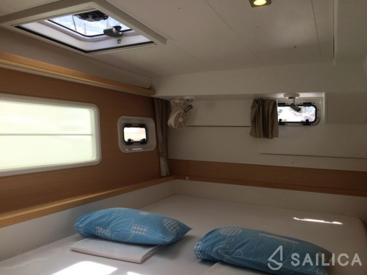 Lagoon 400 S2 - Yacht Charter Sailica