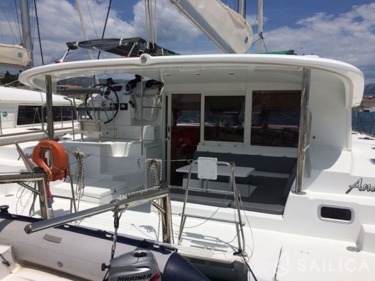 Lagoon 400 S2 - Yacht Charter Sailica