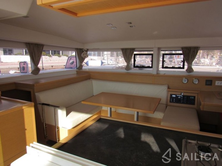 Lagoon 400 S2 - Yacht Charter Sailica