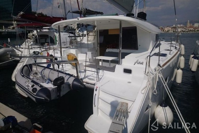 Lagoon 400 S2 - Yacht Charter Sailica