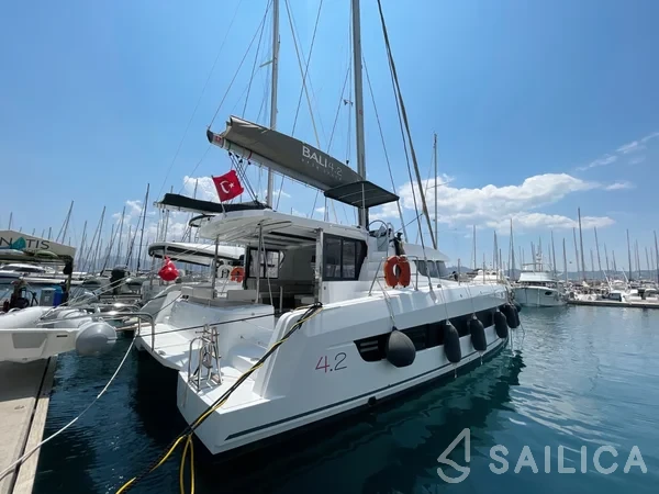 Bali 4.2 - Yacht Charter Sailica