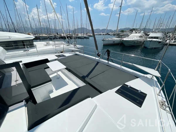Bali 4.2 - Yacht Charter Sailica