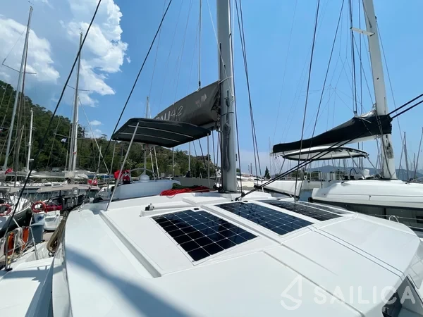 Bali 4.2 - Yacht Charter Sailica