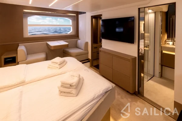Prestige 590 Fly - Yacht Charter Sailica