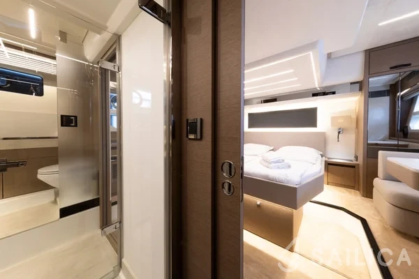 Prestige 590 Fly - Yacht Charter Sailica