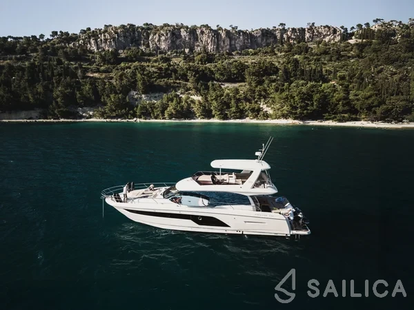 Prestige 590 Fly - Yacht Charter Sailica
