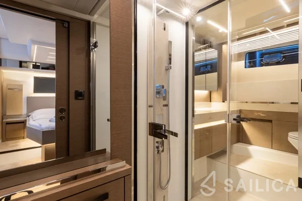 Prestige 590 Fly - Yacht Charter Sailica