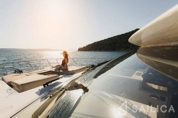 Prestige 590 Fly - Yacht Charter Sailica