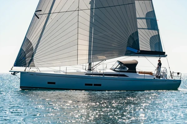 Grand Soleil 44 - Yacht Charter Sailica