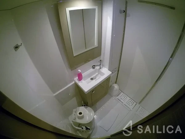 Astréa 42 - Yacht Charter Sailica