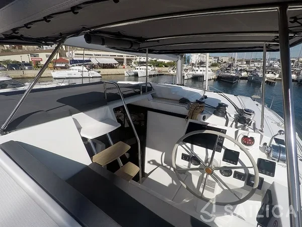 Astréa 42 - Yacht Charter Sailica