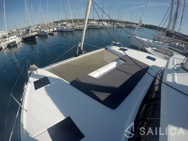 Astréa 42 - Yacht Charter Sailica