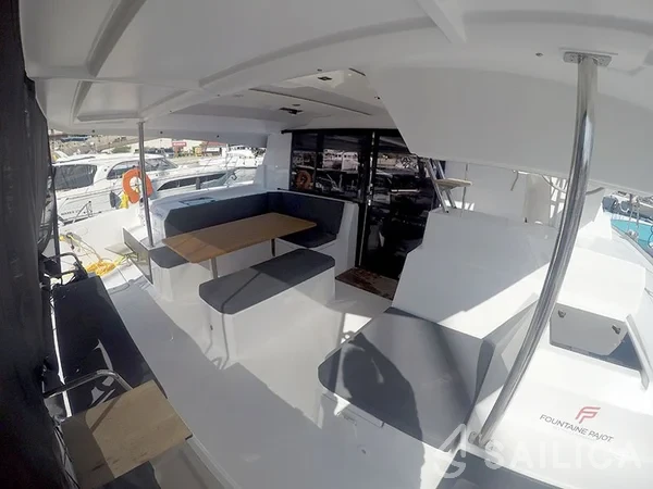 Astréa 42 - Yacht Charter Sailica