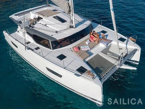 Astréa 42 - Yacht Charter Sailica