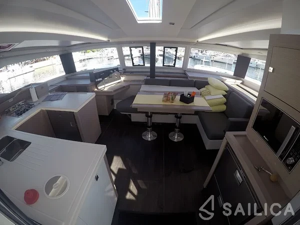 Astréa 42 - Yacht Charter Sailica