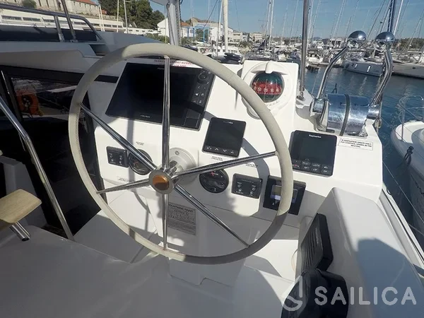 Astréa 42 - Yacht Charter Sailica