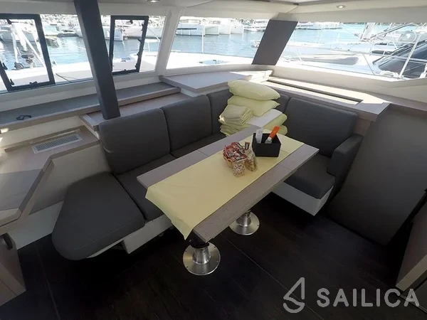 Astréa 42 - Yacht Charter Sailica