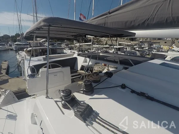 Astréa 42 - Yacht Charter Sailica