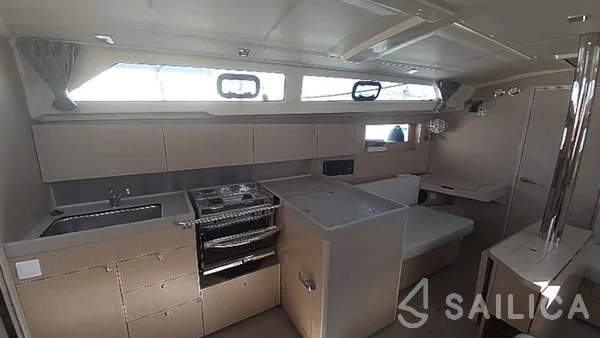 Oceanis 41.1 - Yacht Charter Sailica
