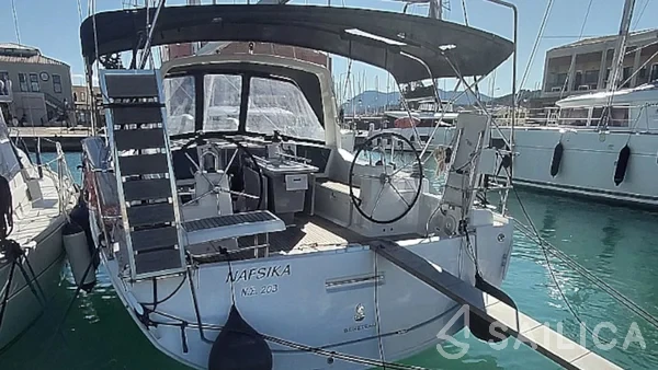 Oceanis 41.1 - Yacht Charter Sailica