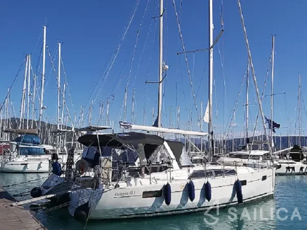 Oceanis 41.1 - Yacht Charter Sailica