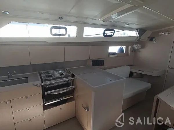 Oceanis 41.1 - Yacht Charter Sailica