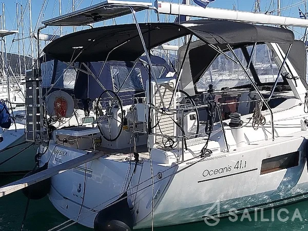 Oceanis 41.1 - Yacht Charter Sailica