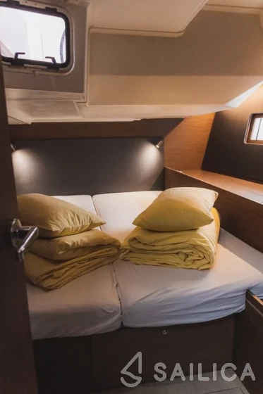 Oceanis 51.1 - Yacht Charter Sailica