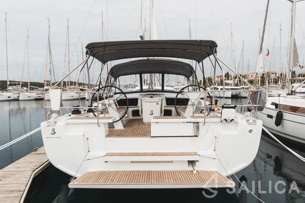 Oceanis 51.1 - Yacht Charter Sailica