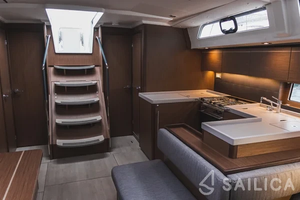 Oceanis 51.1 - Yacht Charter Sailica