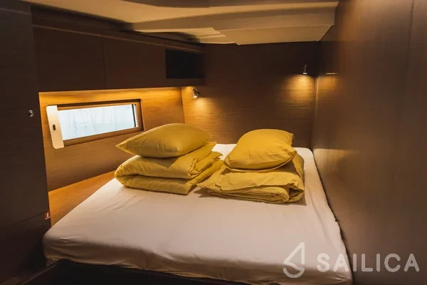 Oceanis 51.1 - Yacht Charter Sailica