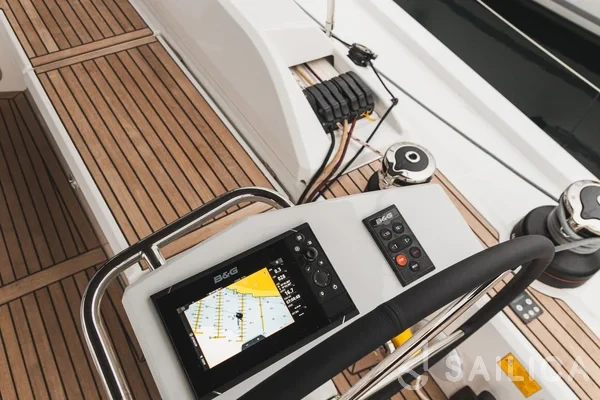 Oceanis 51.1 - Yacht Charter Sailica