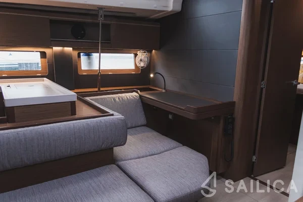 Oceanis 51.1 - Yacht Charter Sailica