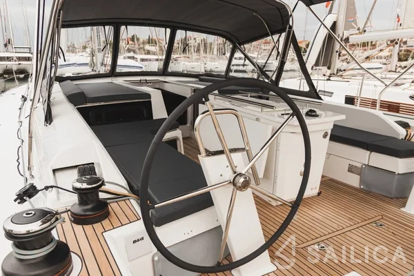 Oceanis 51.1 - Yacht Charter Sailica