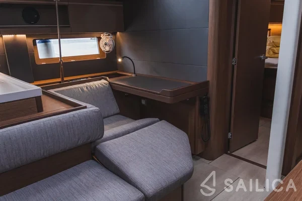 Oceanis 51.1 - Yacht Charter Sailica