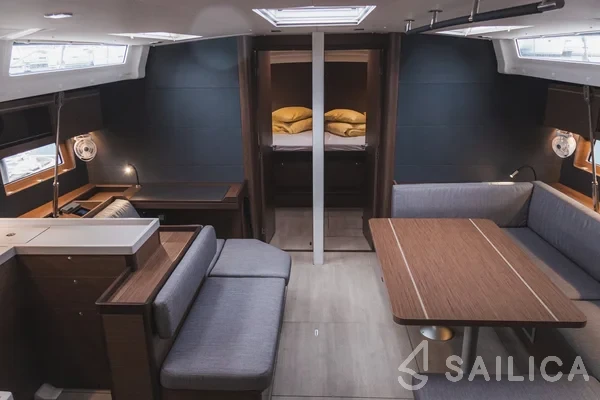 Oceanis 51.1 - Yacht Charter Sailica