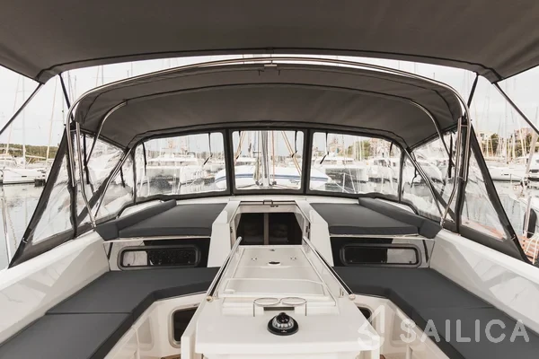 Oceanis 51.1 - Yacht Charter Sailica