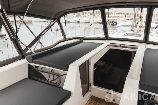 Oceanis 51.1 - Yacht Charter Sailica