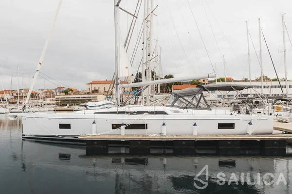 Oceanis 51.1 - Yacht Charter Sailica