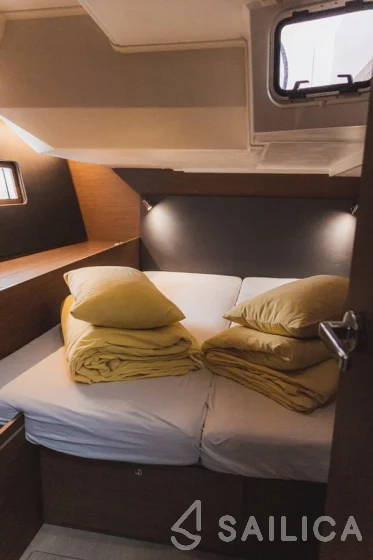 Oceanis 51.1 - Yacht Charter Sailica