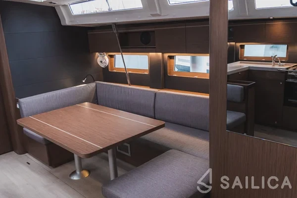 Oceanis 51.1 - Yacht Charter Sailica